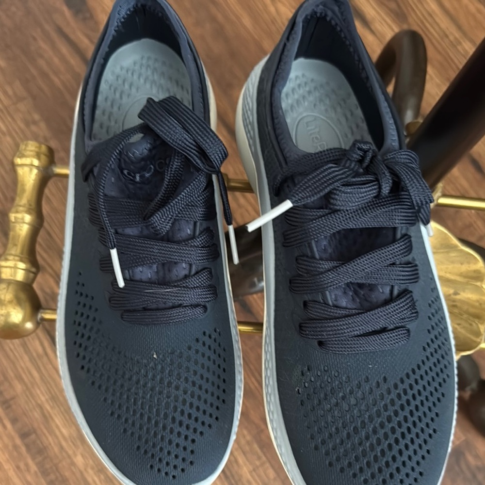 CROCS Black Sneakers with Breathable Mesh and Lightweight Sole
